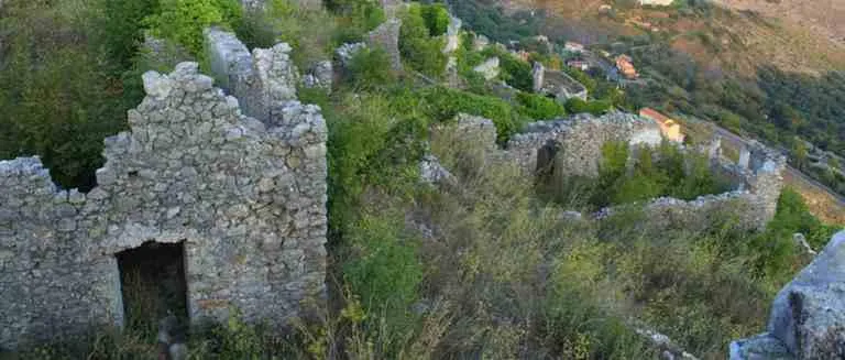 ruderi castello maratea